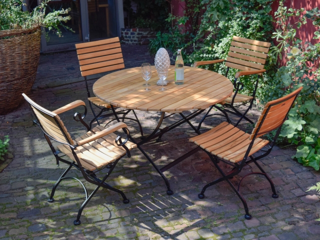 Zebra Florence Armlehnstuhl klappbar aus Teakholz und Flachstahl