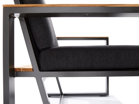 Sieger Havanna Loungesessel Aluminium eisengrau mit Polstern und Teakarmlehnen