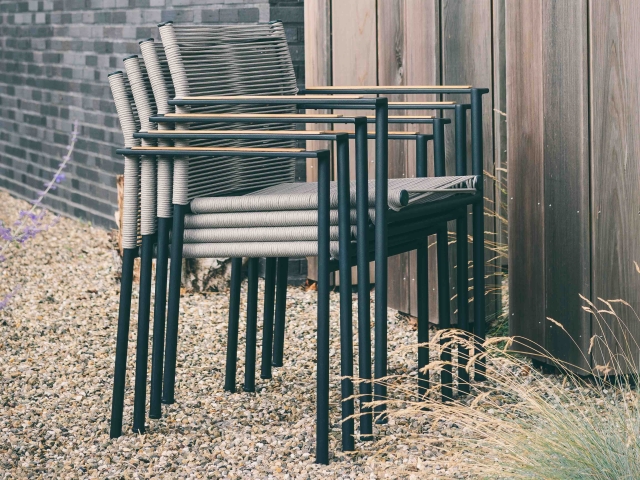 Apple Bee Jakarta Armlehnstuhl grey