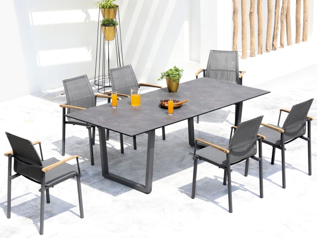 Zebra Felix Stapelsessel Aluminium midnight-grey mit Teak-Armlehnen