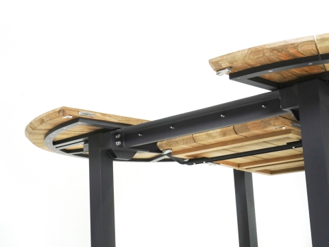 Zebra Catax Ausziehtisch graphit aus recyceltem Teak 135x135-185cm
