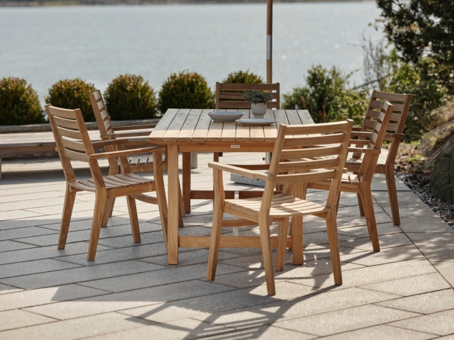 Brafab Keros Stapelsessel aus Teakholz mit Armlehnen, stapelbar