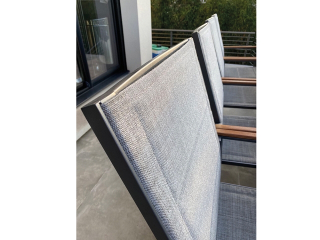 Royal Garden Opera Stapelstuhl mit Teak Armlehnen